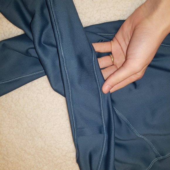 lulu🍋 leggings! - Picture 4 of 6